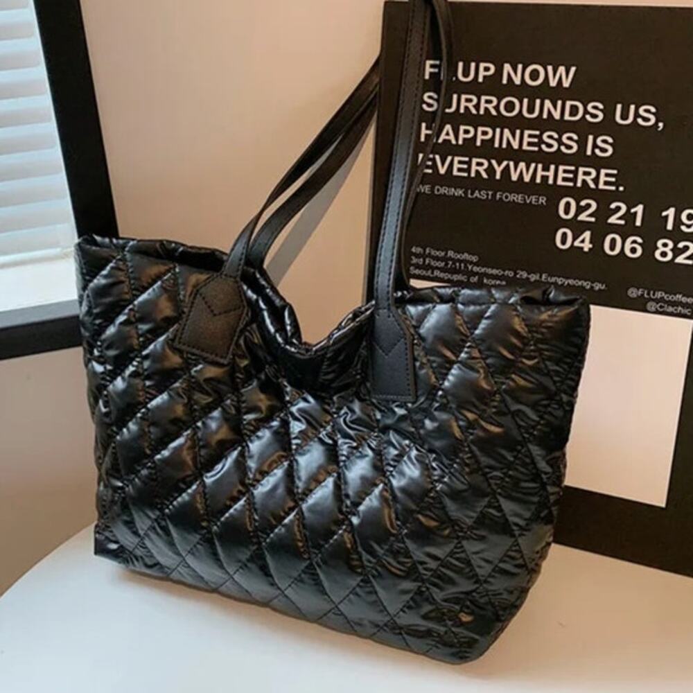 Quilted Tote Bag Purse Shoulder Black NEW Black Straps Lightweight Magnet Close